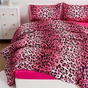 Leopard Printed，Satin Silky Soft Quilt SexyLuxury SuperSoft Microfiber Comforter